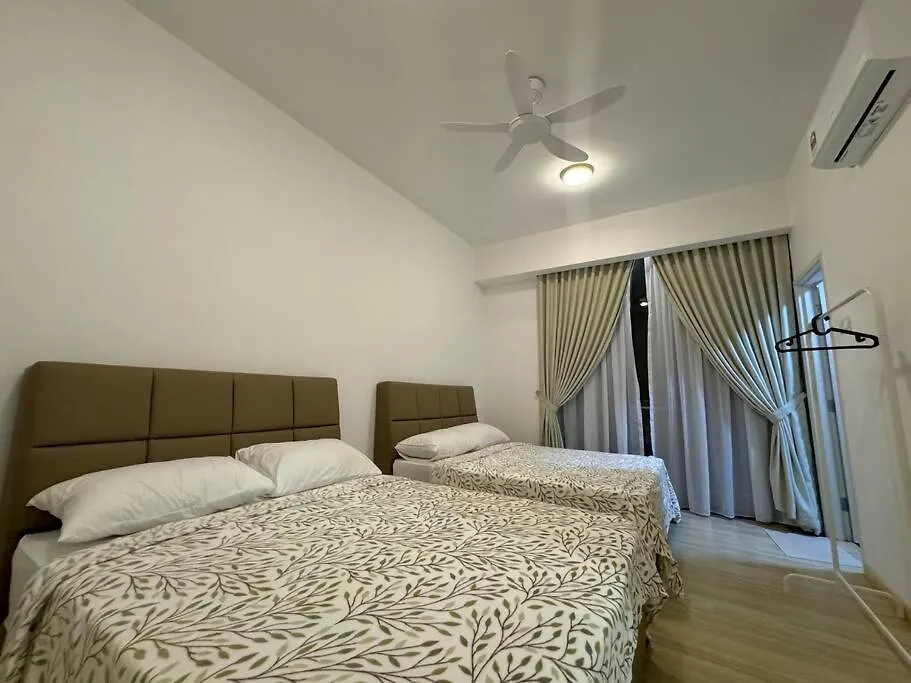 Mount Austin Cube 8 Teen - Double Queen Bed Johor Bahru 0*,