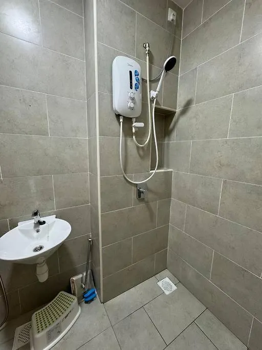 Mount Austin Cube 8 Teen - Double Queen Bed Johor Bahru 0*,