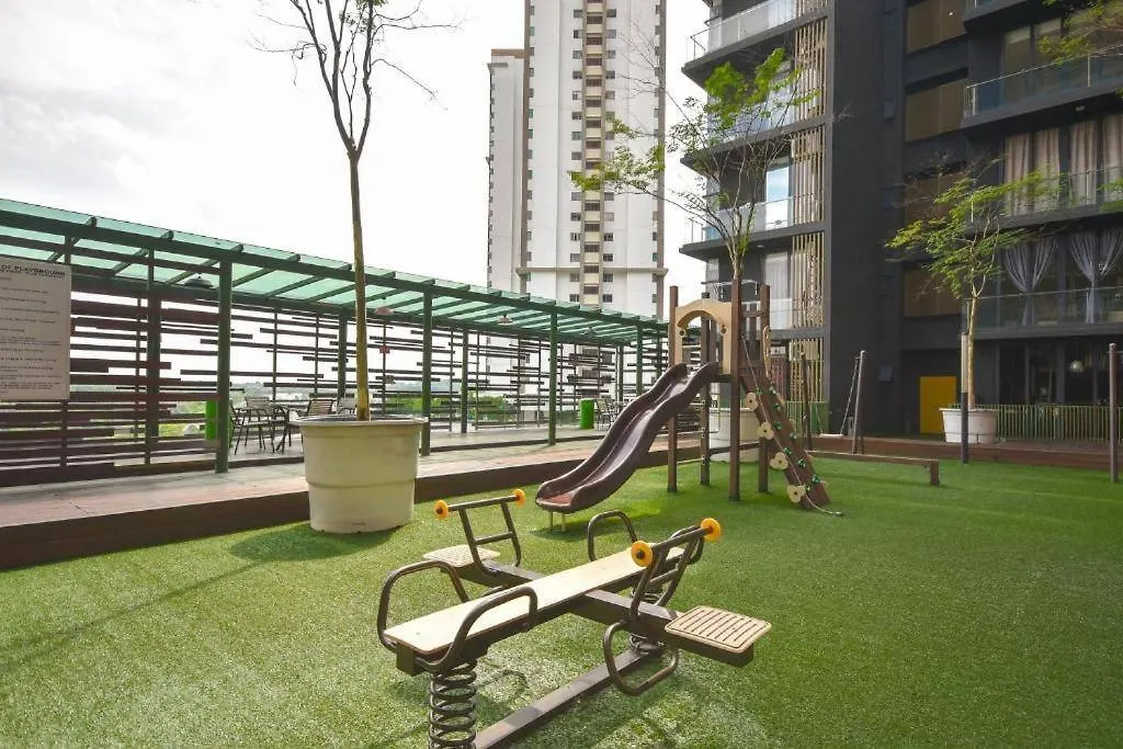 Mount Austin Cube 8 Teen - Double Queen Bed Johor Bahru 0*,